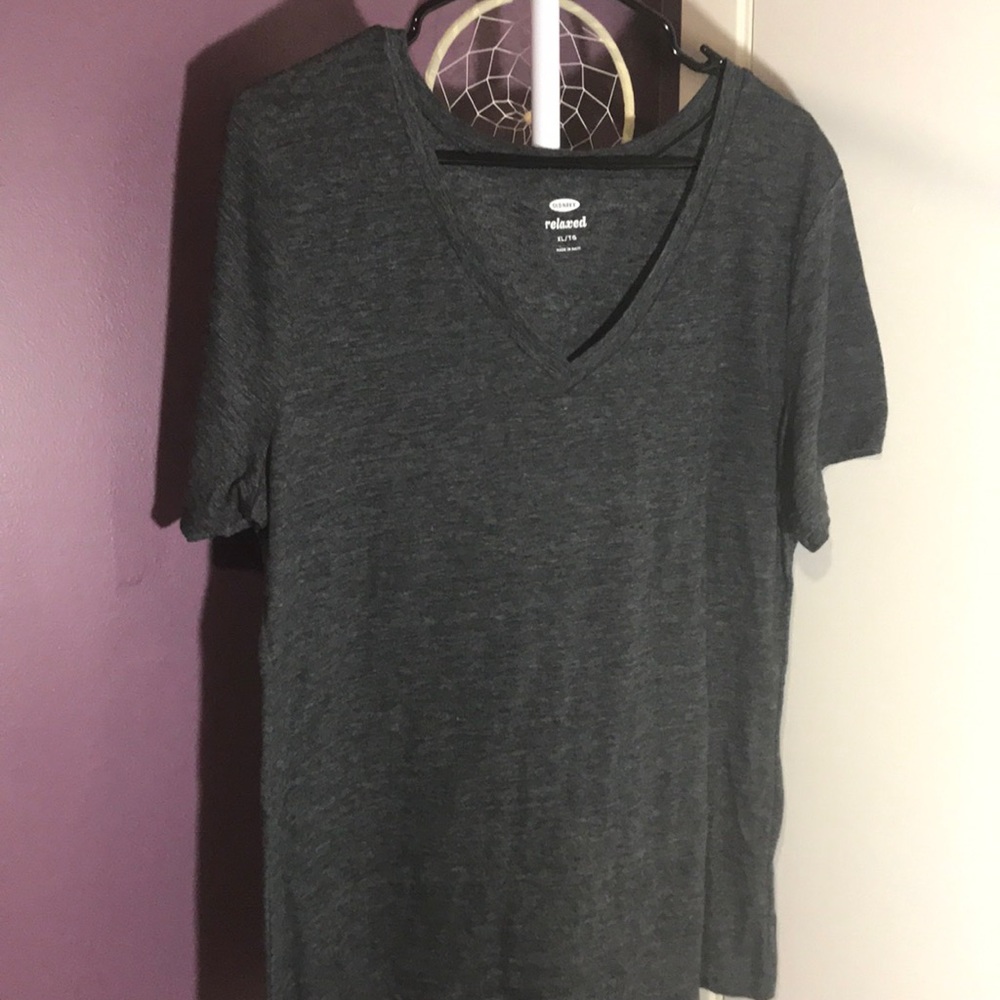 Relaxed dark grey tee!